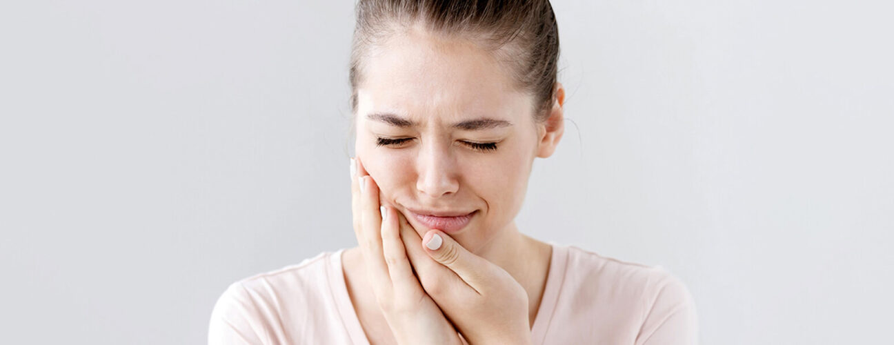 Tooth Extraction—What Are the Signs to Note and How is It Done?